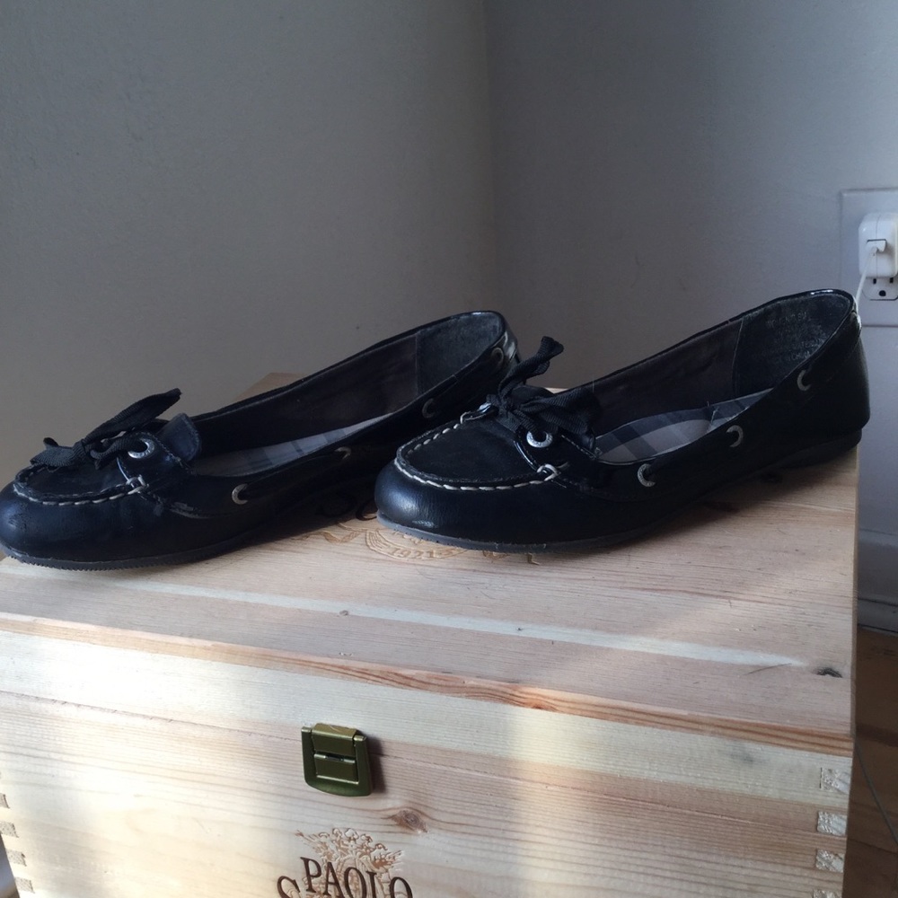 Black sperry shoes
